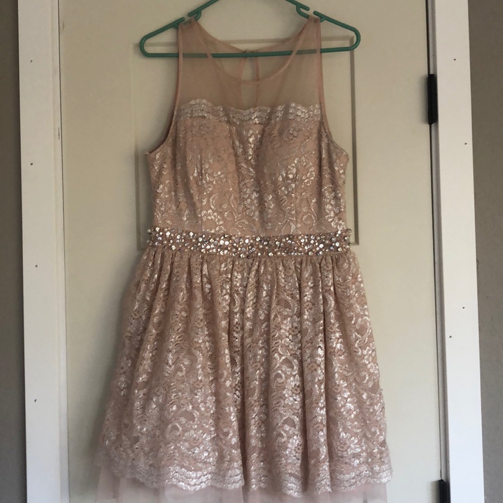 Tan short homecoming/prom dress w/ lace & beading